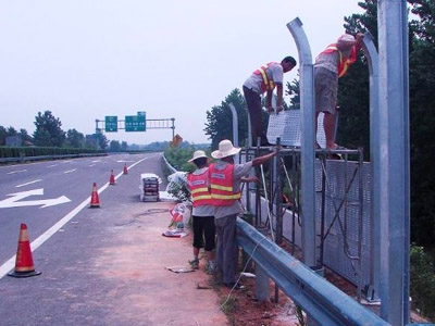 道路声屏障安装